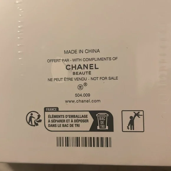 CHANEL Black and Gold Accessory Set - Picture 8 of 16